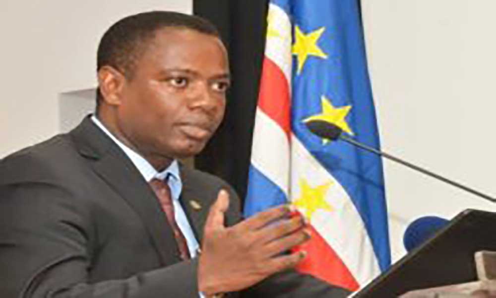 Cabo Verde precisa “urgentemente” de abrir o sistema ao privado para uma saúde universal – Olavo Correia