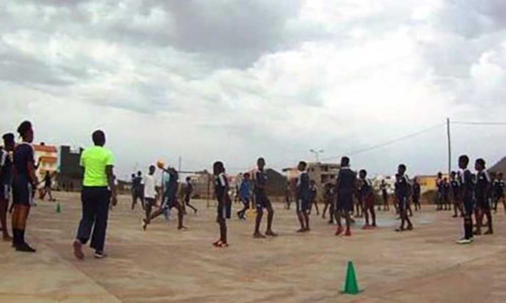 Escolas do Tarrafal brincaram, jogaram e nadaram em comemoração ao dia do desporto